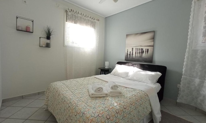 Spata-Artemida Apartment | Flat with garden near sea, port and airport