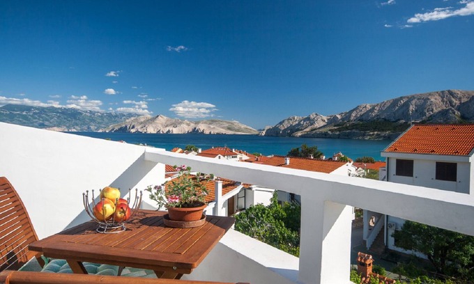 Baska Apartment | Flat with sea view, air conditioning, WiFi, car park