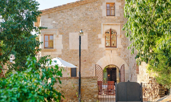 Sant Jordi Desvalls Villa | Flateli El Racó de Diana