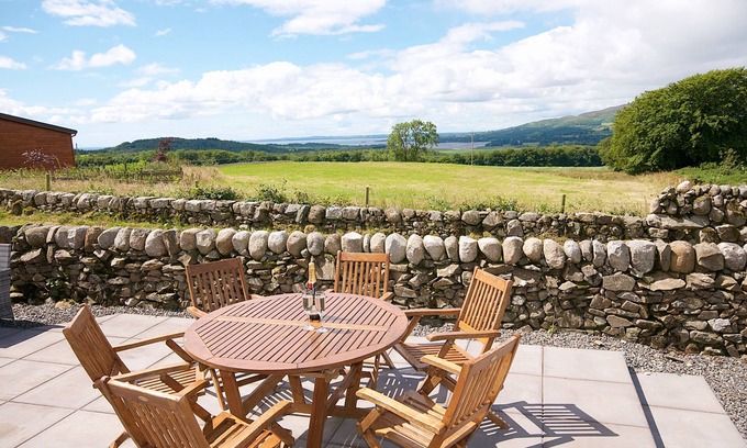 Gatehouse-of-Fleet Cottage | Fleet View - a cottage that sleeps 6 guests in 3 bedrooms