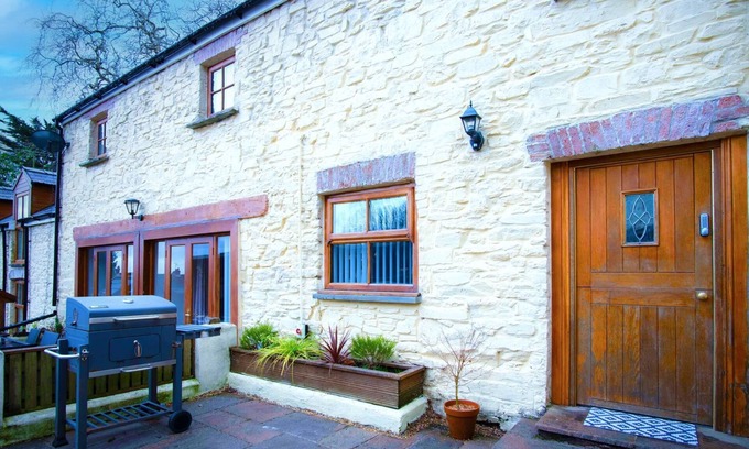 Llanddowror House | Fletcher Coach House - 3 Bedroom Cottage - Pendine