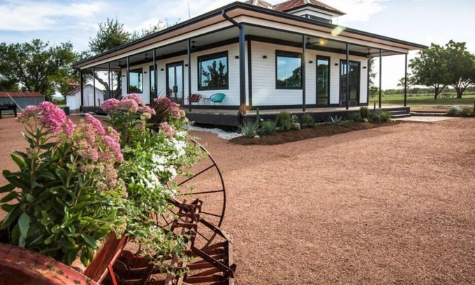 Garfield Other | Flex Farmhouse - F1 - Airport - Tesla - Bastrop. Glamping Options