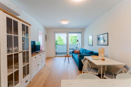 Novi Zagreb Apartment | Flex SelfCheckIns 149 - Zagreb - Bedroom - Garage - Loggia