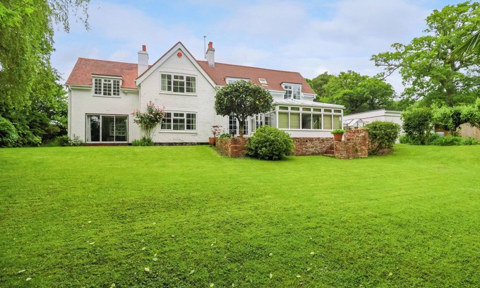 New Forest District Cottage | FLEXFORD MILL COTTAGE, family friendly, with a garden in Lymington