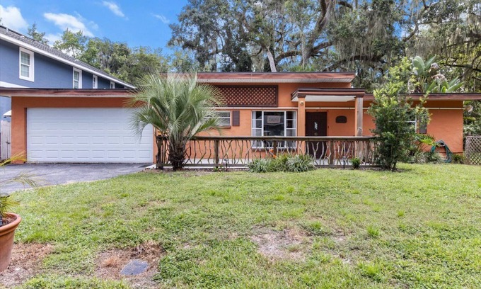 Crystal River House | Flexible Policies- Coral House!, with private pool! Steps away from Kings Bay