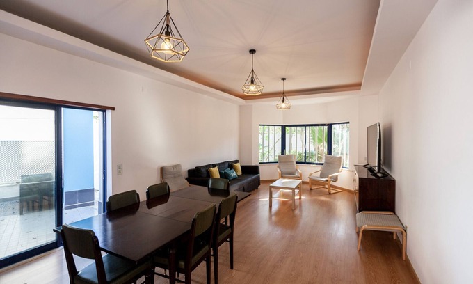 Charneca de Caparica e Sobreda House | FLH Caparica Town House with Pool