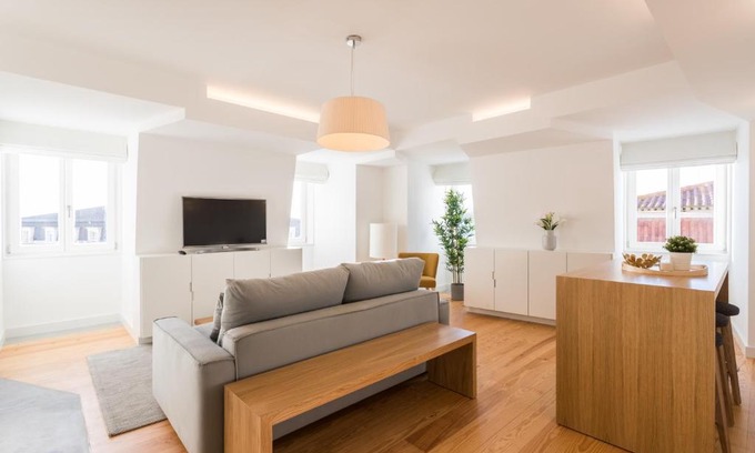 Sao Paulo Apartment | FLH Chiado Bright Apartment
