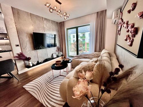 Sibiu Apartment | FLH - La Vie En Rose Gold w Balcony & Free Parking