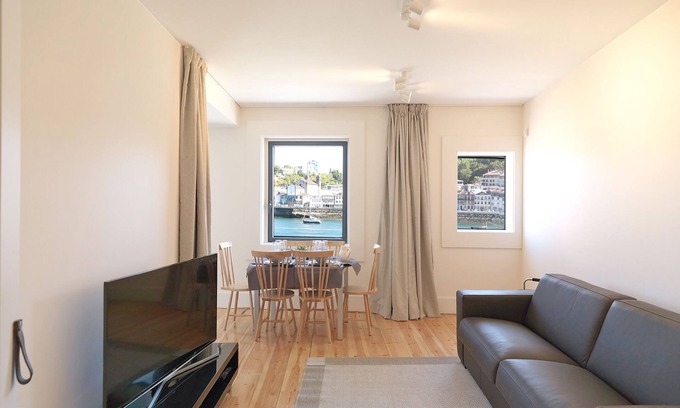 Santa Marinha Apartment | FLH Luxury Porto River View