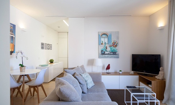 Sao Jorge de Arroios Apartment | FLH Saldanha Minimalist Flat