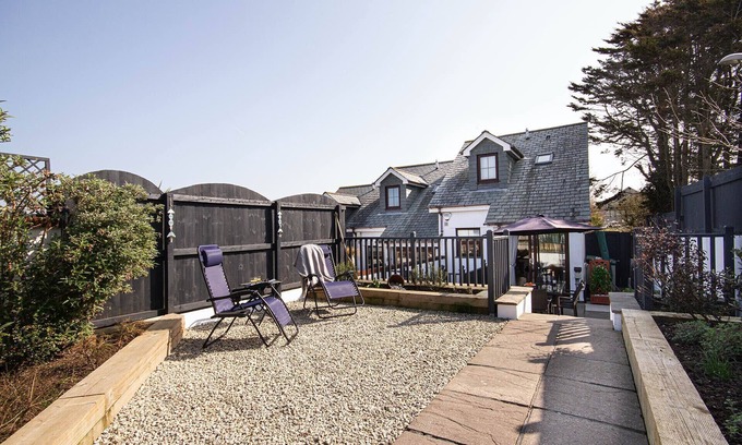 Crantock Cottage | FlipFlops, near the golden sands of Crantock beach