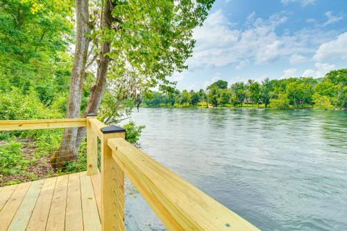 Lakeview House | Flippin Home with Deck and Grill Steps to White River