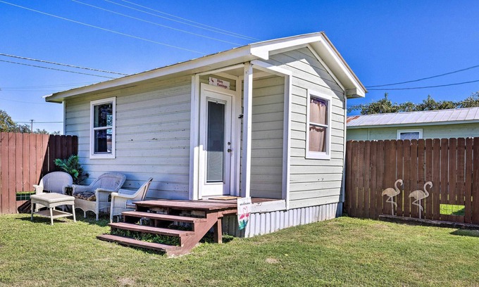 Canyon Lake Apartment | Flirty Flamingo' Studio: 1 Mi to Canyon Lake