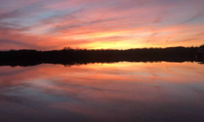 Fairbanks Boat Rental | FLOATING Apartment. Enchanting Lake Views, Sunsets, FUN