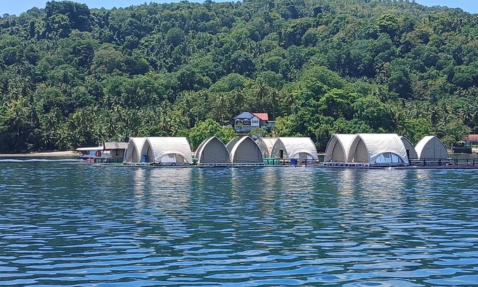 Kaputian Boat Rental | Floating Home in Reef Resort Unit 14