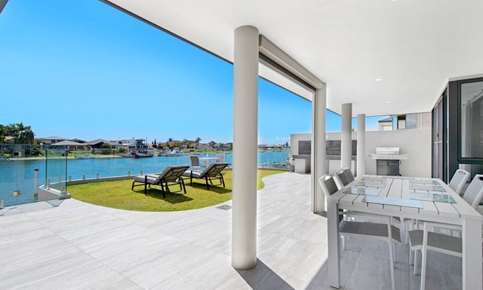 Port Macquarie House | Floating on the Canals - 80 Commodore Cres