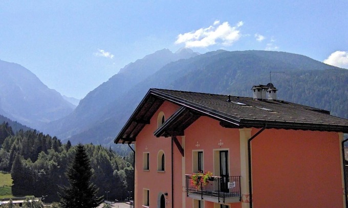Temu House | Flora Alpina- Genziana apartments with breathtaking views and balcony