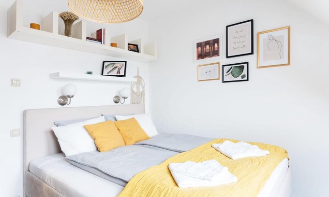 Ferencvaros Apartment | Floral Apartment - NEW in town