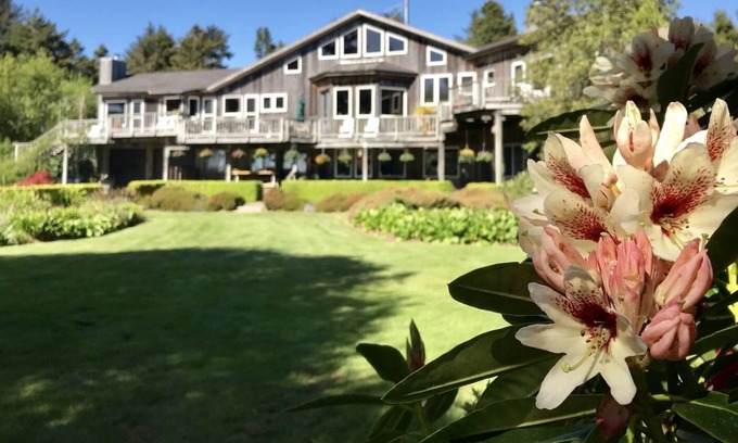 Langlois Bed & Breakfast | Floras Lake House Bed & Breakfast