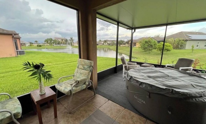 Rockledge House | Florida Beach & Theme Parks, Cozy Spa & Lake Views