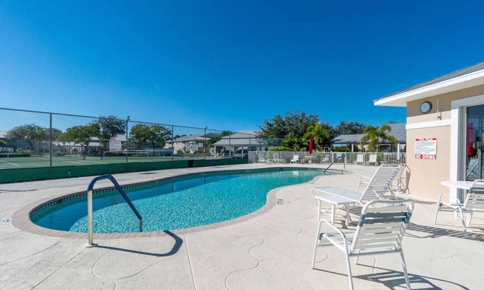 Fiddlers Green Nature Trail Apartment | Florida Breeze at Fiddlers Green