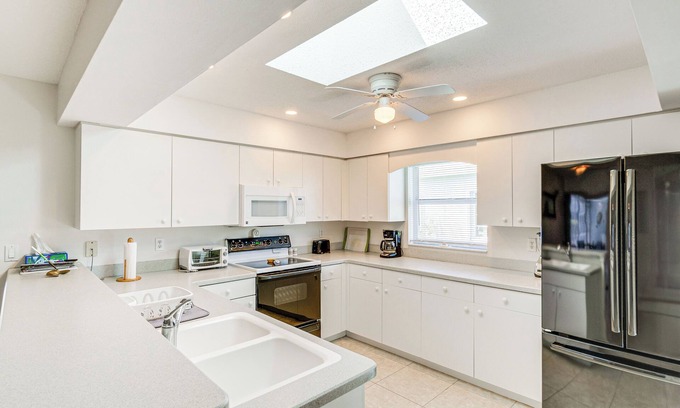 Pebble Beach House | Florida Getaway on Golf Course w/Heated Pool!