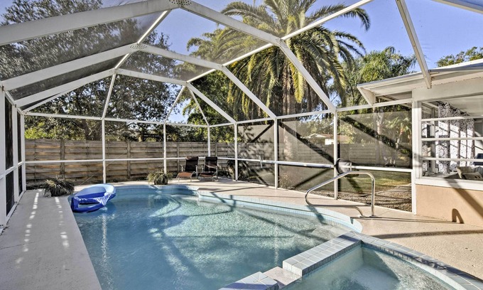 Gulf Gate Estates House | Florida Home 3 Mi to Siesta Key, Walk to Gulf Gate