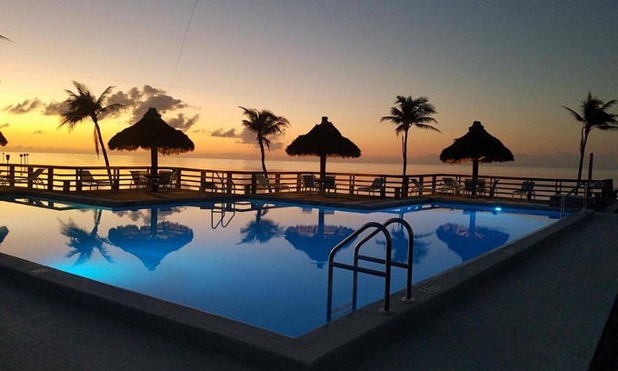 Lower Matecumbe Beach Condo | Florida Keys Spacious 1 BR with 2 Balconies Pool view
