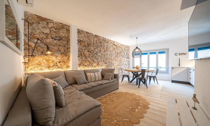 L'Escala Apartment | Florida: Stylish Downtown Duplex with Sea Views