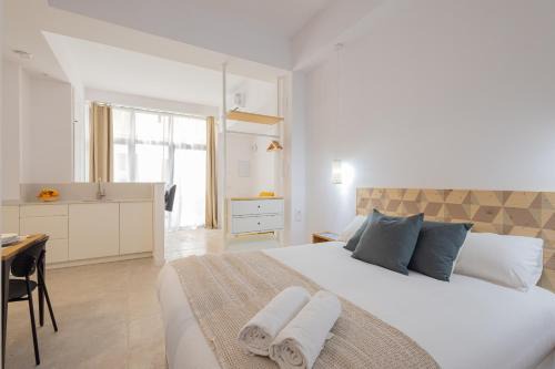Jesus Apartment | FLORIT FLATS - Quiet and Cozy Studios by the Joaquin Sorolla Station
