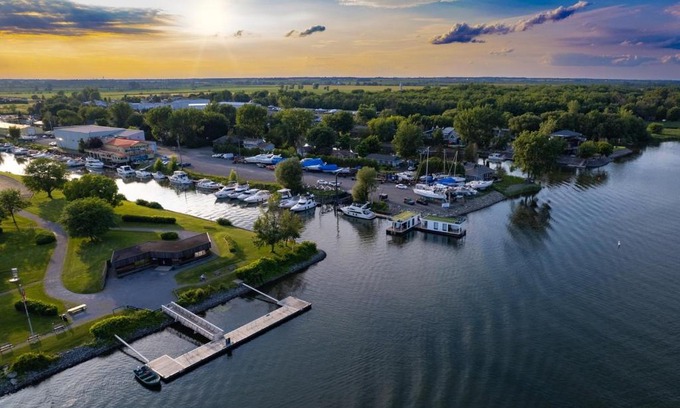 Saint-Paul-de-l'Ile-aux-Noix Hotel | Flotel St-Paul-Ile-Aux-Noix