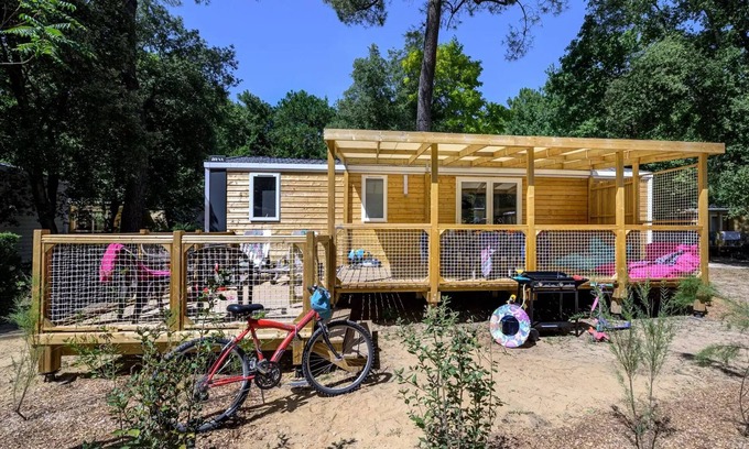 Saint-Hilaire-de-Riez House | Flower Camping Les Biches * - Mobil-home Family 4h2 PREMIUM - 38m2 - covered XXL terrace - TV - LV - plancha - free WIFI 8 people