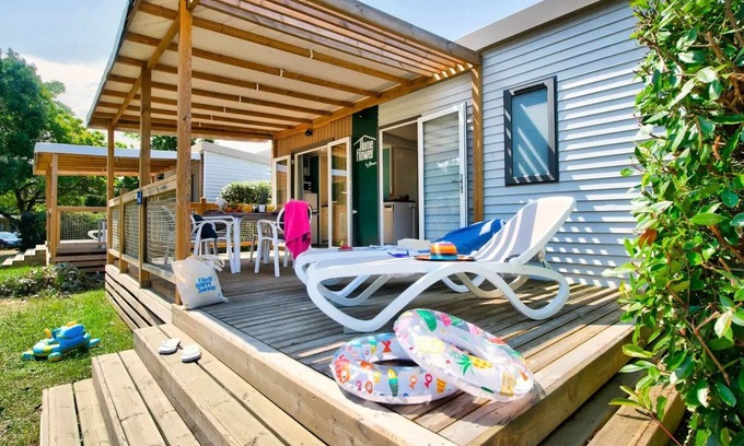 Saumur House | Flower Camping L'Ile d'Offard * - Homeflower Premium 30.5m2 (3 bedrooms) + CLIM + semi-covered terrace + TV + sheets + towels 7 people