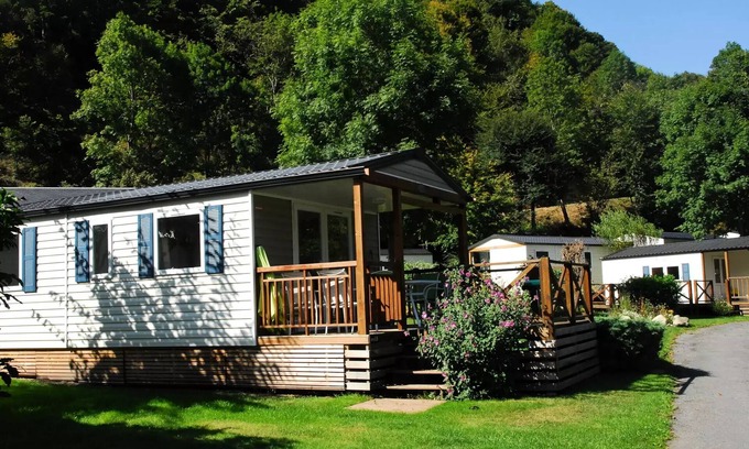 Arras-en-Lavedan House | Flower Camping Pyrénées Natura * - Mobile home Comfort EVASION 24m2 - 2 bedrooms - semi-covered terrace 12m2 + BBQ s/s 4 people