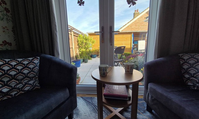 Sheringham Apartment | Flower Garden Studio in Sheringham- Cycle Friendly