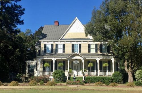Summerville Historic District Bed & Breakfast | Flowertown Bed and Breakfast