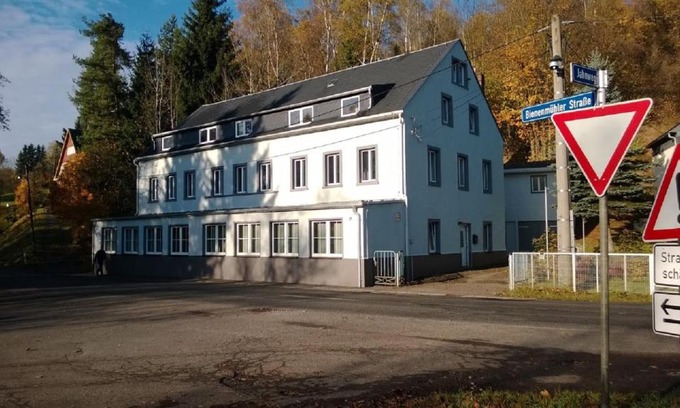 Neuhausen Apartment | Flussblick