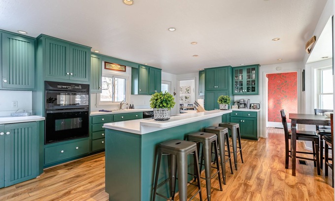 Holcomb Other | FLX Farmhouse - Close to Wineries & Breweries