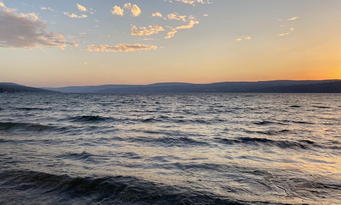 Canandaigua Cottage | FLX Guest House: Canandaigua Lakefront Scandi Style Cottage
