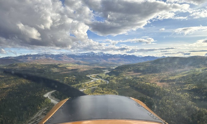 North Pole Apartment | Fly or drive-in waterfront aurora-viewing 1 br apartment on airstrip and lake.