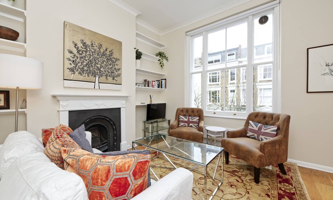 Earl's Court Apartment | Flying The Flag For Earl's Court by UnderTheDoormat