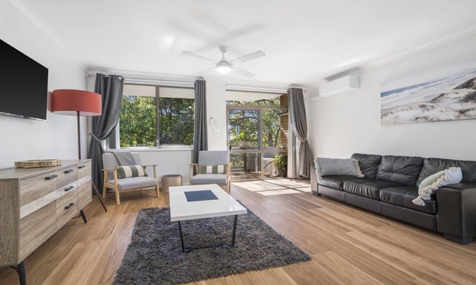 Flynns Beach Apartment | Flynns Beach Seascape