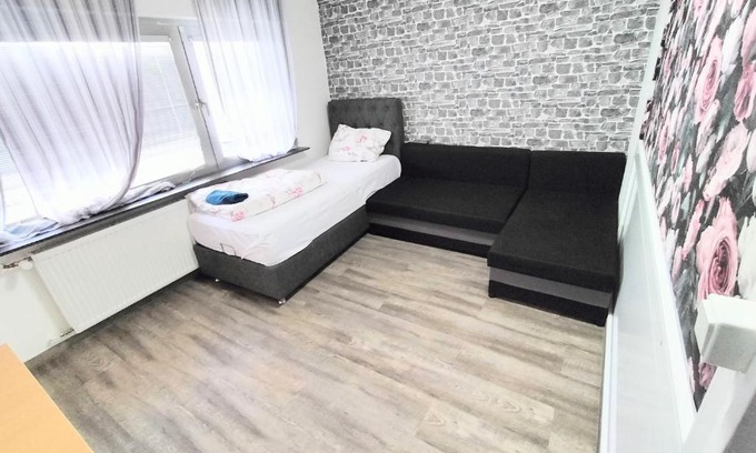 Ruesselsheim Apartment | FMI 44Accommodation