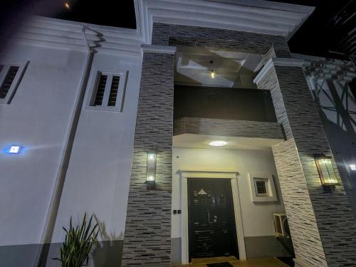 Oshodi-Isolo Apartment | Fola's House