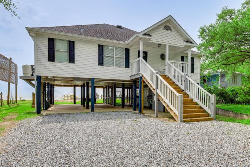 Foley House | Foley Beach Cottage with Waterfront Backyard!