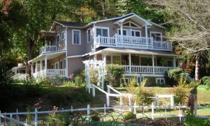 Bryson City Bed & Breakfast | Folkestone Inn