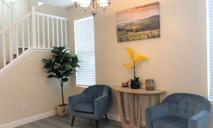 Folsom House | Folsom Executive Style with King Bed