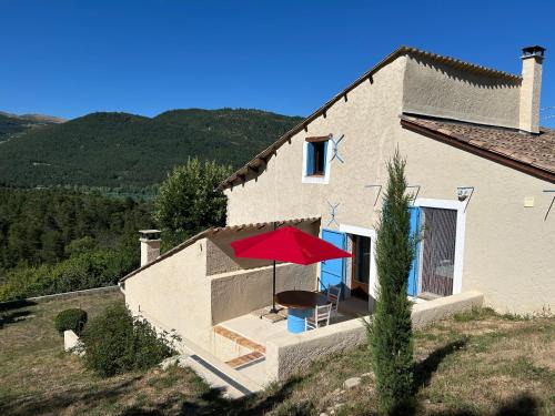 Saint-Andre-les-Alpes Apartment | Font Chaude, emplacement idéal, calme et nature magnifique