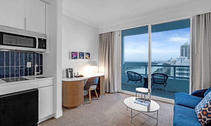 Mid Beach House | Fontainbleau Tresor Double Junior Suites