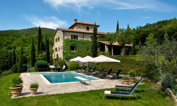 Bivio Lugnano Villa | Fonte Vecchia Medieval Farmhouse for 8 Guests with lovely Private Pool